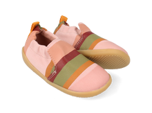 Zapatos Xplorer Indie Junior Dusk Seaside de BOBUX para bebés, resistentes y cómodos para sus primeros pasos.