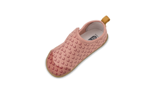 Zapatos barefoot I Walk Indie Rosa Wings para niña de BOBUX ESPAÑA Y PORTUGAL, con diseño rosa y detalles de alas.