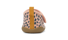 Zapatos barefoot I Walk Indie Dusk Dálmata para niña de BOBUX ESPAÑA Y PORTUGAL, calzado cómodo y flexible con diseño de dálmata.
