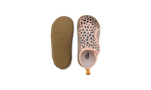 Zapatos barefoot I Walk Indie Dusk Dálmata para niña de BOBUX ESPAÑA Y PORTUGAL, con diseño de dálmata y suela flexible.
