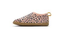Zapatos barefoot I Walk Indie Dusk Dálmata para niña de BOBUX ESPAÑA Y PORTUGAL, con diseño de dálmata en color gris oscuro.