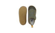 Zapatos barefoot I Walk Indie Oliva Dálmata para niño de BOBUX ESPAÑA Y PORTUGAL, con diseño de manchas dálmata y suela flexible.