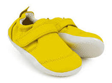 Zapatos Xplorer Go Lemon para bebés de BOBUX, calzado respetuoso para los primeros pasos, en color amarillo y diseño cómodo.