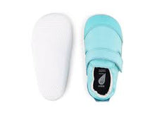 Calzado Respetuoso Xplorer Go Orchid para bebés, con diseño cómodo y suave para los primeros pasos, de la marca BOBUX ESPAÑA Y PORTUGAL.