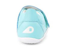 Calzado respetuoso Xplorer Go Orchid de BOBUX para los primeros pasos del bebé, con diseño cómodo y suave en color lila.