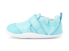 Calzado respetuoso Xplorer Go Aqua para bebés, con diseño cómodo y resistente para los primeros pasos, de BOBUX ESPAÑA Y PORTUGAL.