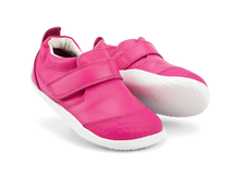 Calzado respetuoso Xplorer Go Fucsia para bebés, con suela flexible y diseño cómodo para los primeros pasos.