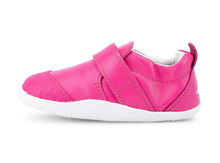Calzado respetuoso Xplorer Go Fucsia para bebés, con suela flexible y diseño cómodo para los primeros pasos.