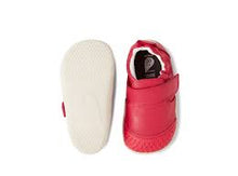 Zapatos Xplorer Go Radiant Raspberry para bebés, calzado respetuoso para los primeros pasos, de la marca BOBUX ESPAÑA Y PORTUGAL.