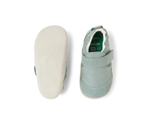 Zapatos Xplorer Marvel Sage para primeros pasos de bebé, con diseño cómodo y resistente, de la marca Bobux Iberia.