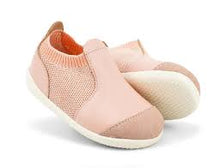Calzado respetuoso Xplorer Aktiv Knit Blossom de BOBUX para los primeros pasos del bebé, en color rosa y tejido cómodo.