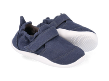 Calzado Xplorer Go Orgánico para bebés en azul marino, diseñado para los primeros pasos, con marca BOBUX ESPAÑA Y PORTUGAL.