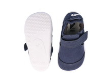 Calzado respetuoso Xplorer Go orgánico para bebés en azul marino, ideal para los primeros pasos, de BOBUX ESPAÑA Y PORTUGAL.