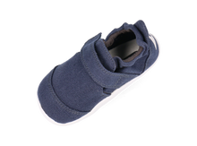 Calzado respetuoso Xplorer Go orgánico para bebés en azul marino, ideal para los primeros pasos, de la marca BOBUX ESPAÑA Y PORTUGAL