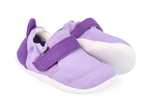 Calzado respetuoso Xplorer Go Orgánico de BOBUX para bebés en color lila y baya silvestre, ideal para los primeros pasos.