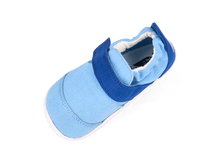 Calzado respetuoso Xplorer Go orgánico para bebés en azul polvo y azul snorkel marino, ideal para los primeros pasos.