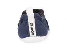 Calzado Respetuoso Xplorer Scamp BOBUX para bebés, azul marino, diseñado para los primeros pasos con material orgánico y cómodo.