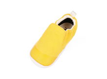 Calzado respetuoso Xplorer Scamp Orgánica amarilla para bebés, con diseño cómodo para los primeros pasos. BOBUX España y Portugal.