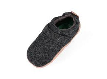Zapatillas Xplorer Marvel Felt Carbón y Rosa para primeros pasos de bebé, calzado respetuoso de BOBUX ESPAÑA Y PORTUGAL.
