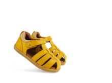 Sandalia barefoot I-Walk Roam para niño de BOBUX en color chartreuse, con suela flexible y diseño cómodo para niños.