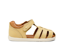 Sandalia barefoot I-Walk Roam Arena para niña de BOBUX ESPAÑA Y PORTUGAL, en color caramelo, con diseño cómodo y flexible.