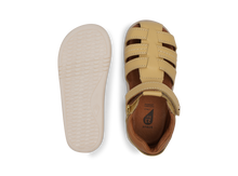 Sandalia barefoot I Walk Roam Arena para niña en color caramelo, marca BOBUX ESPAÑA Y PORTUGAL, vista frontal
