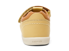 Sandalias barefoot I-Walk Roam Arena para niña en color caramelo, marca BOBUX ESPAÑA Y PORTUGAL, con suela flexible y cómodas.