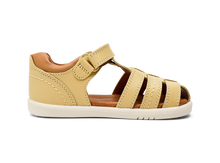 Sandalias barefoot I-Walk Roam Arena y Caramelo para niña de BOBUX ESPAÑA y PORTUGAL, con suela flexible y diseño cómodo.