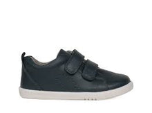 Calzado barefoot I-Walk Grass Court azul marino para niño de BOBUX ESPAÑA Y PORTUGAL, con suela flexible y diseño cómodo.