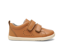Calzado barefoot I-Walk Grass Court para niño en color caramelo, con suela flexible y diseño cómodo de BOBUX ESPAÑA Y PORTUGAL.