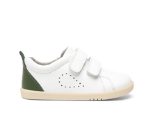 Zapatos barefoot I-Walk Grass Court para niño en color blanco y bosque, de BOBUX ESPAÑA Y PORTUGAL, con suela flexible y cómoda.