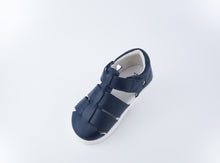 Sandalia barefoot I Walk Tidal en azul marino para niño de la marca Bobux España y Portugal, con diseño cómodo y flexible.