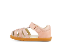 Zapatos barefoot I Walk Cross Jump para niña en color perla y oro rosa, con diseño cómodo y flexible de BOBUX ESPAÑA Y PORTUGAL.