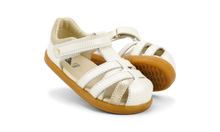 Sandalia barefoot I Walk Cross Jump Perla Luna para niña de BOBUX ESPAÑA y PORTUGAL, con diseño cómodo y estilo infantil.