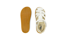 Sandalia barefoot I Walk Cross Jump Luna para niña de la marca BOBUX, en color perla con diseño cómodo y ligero
