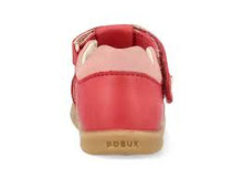 Sandalias barefoot I Walk Cross Jump para niña en rojo mineral y rosa, de BOBUX España y Portugal, con diseño cómodo y flexible.