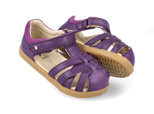 Sandalias barefoot I Walk Cross Jump para niña en color índigo y baya silvestre, con diseño cómodo y flexible de BOBUX España y Portugal.