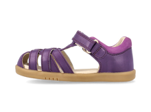 Sandalias barefoot I Walk Cross Jump para niña en color índigo y baya silvestre, con diseño cómodo y flexible de BOBUX ESPAÑA Y PORTUGAL.