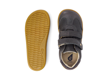 Zapatos barefoot I Walk Sprite para niño en color carbón, con suela flexible y diseño ligero de BOBUX ESPAÑA Y PORTUGAL.
