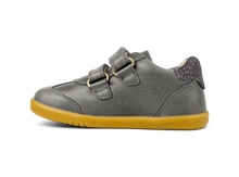 Zapatos barefoot I Walk Sprite para niño en color carbón, marca BOBUX ESPAÑA Y PORTUGAL, con suela flexible y ajuste cómodo.