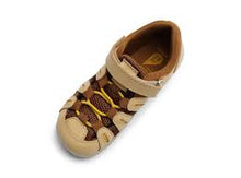 Sandalia barefoot I Walk Summit Arena para niño en color caramelo, con diseño cómodo y flexible de la marca BOBUX ESPAÑA Y PORTUGAL.