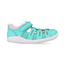 Sandalia Barefoot BOBUX I Walk Summit para niño en color turquesa con detalles suaves y plantilla flexible.