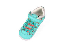 Sandalia barefoot I Walk Summit Turquesa para niño de la marca BOBUX ESPAÑA Y PORTUGAL, con diseño cómodo y color turquesa.