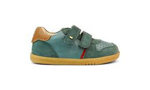 Calzado barefoot I-Walk Riley en color Slate y Caramelo para niño, de la marca BOBUX ESPAÑA Y PORTUGAL, con suela flexible.