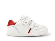 Zapatos barefoot I Walk Riley de BOBUX en color blanco y rojo, calzado unisex con diseño cómodo y flexible.