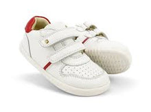 Zapatos barefoot I Walk Riley de BOBUX en color blanco y rojo para unisex, con diseño cómodo y flexible para caminar.