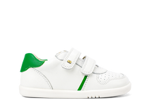 Zapatos barefoot I Walk Riley en blanco y esmeralda de BOBUX para unisex, con suela flexible y diseño cómodo.