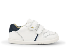 Calzado barefoot I Walk Riley en color blanco y azul marino para unisex, de BOBUX ESPAÑA Y PORTUGAL, con diseño cómodo y flexible.