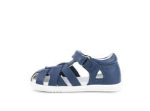 Sandalias barefoot I Walk Tropicana II en azul marino para niños de BOBUX ESPAÑA Y PORTUGAL, con suela flexible y diseño cómodo.