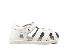 Sandalia barefoot I-Walk Tropicana II blanca para niña de la marca BOBUX ESPAÑA Y PORTUGAL, con diseño cómodo y ligero.